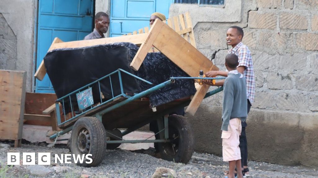 Kenya floods: Nairobi homes demolished as Cyclone Hidaya approaches