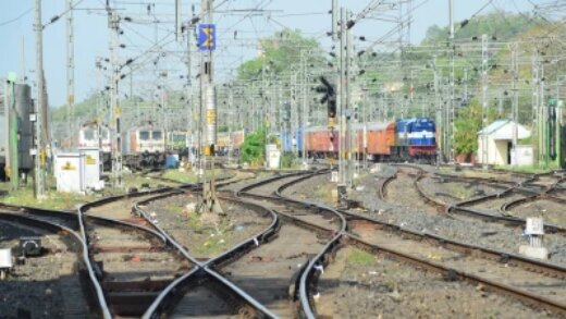 Indian Railway : नवनिर्मित रेल लाइन पर 110 किमी प्रतिघंटा की गति से दौड़ा इंजन, जबलपुर-अंबिकापुर इंटरसिटी 11 अक्टूबर से चलेगी