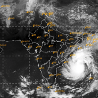 Indore Weather Update: चक्रवाती तूफान से हाहाकार, इंदौर की तरफ बढ़ रहे काले बादल, दीपावली पर क्या होगा