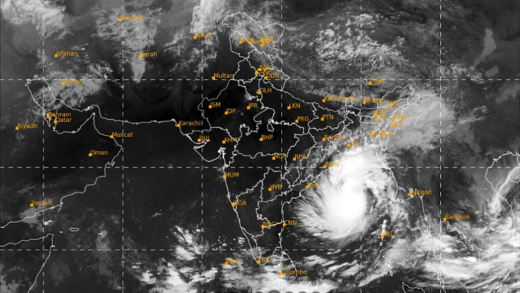 Indore Weather Update: चक्रवाती तूफान से हाहाकार, इंदौर की तरफ बढ़ रहे काले बादल, दीपावली पर क्या होगा