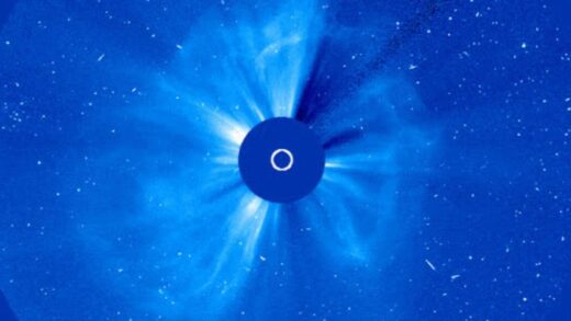 Solar Flare Blast : 21 साल बाद सूर्य में सबसे बड़ा विस्‍फोट! क्‍या पृथ्‍वी पर आएगी ‘मुसीबत’? जानें