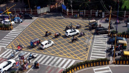 Yellow Box Junction: क्या है येलो बाक्स जंक्शन, जिससे इंदौर शहर का यातायात सुधारने की हो रही कवायद