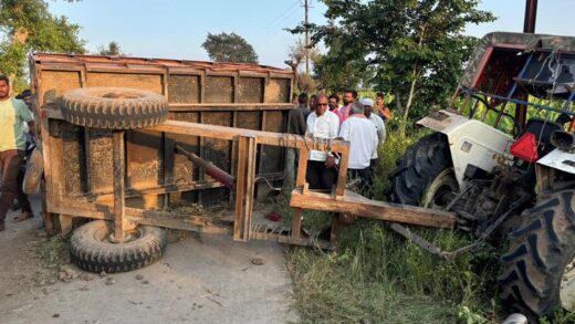 महिला मजदूरों से भरी ट्रैक्टर-ट्रॉली पलटी:  एक की मौत, 14 घायल; बाइक सवार को बचाने की कोशिश में हुआ हादसा – Burhanpur (MP) News