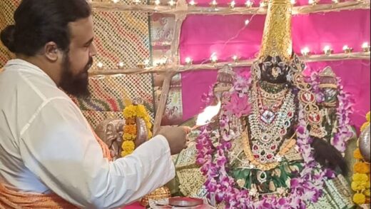 इंदौर के श्रीलक्ष्मी वेंकटेश देवस्थान में दीपावली मनी:  महालक्ष्मी पूजन कर 1008 नामों के साथ स्वर्ण व रजत पुष्प से की गई अर्चना – Indore News