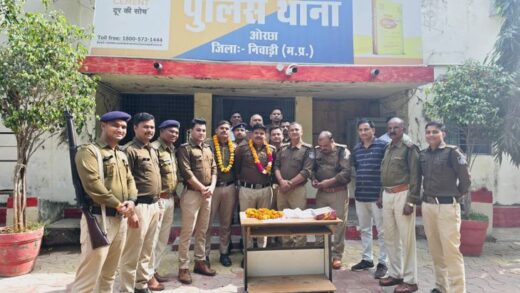 डूब रहे युवकों को बचाने वाले पुलिसकर्मियों का हुआ सम्मान:  निवाड़ी एसपी बोले- इस सराहनीय काम के लिए देंगे इनाम – Niwari News