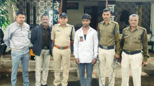 धार पुलिस ने की नाइट कॉम्बिंग गश्त:  132 वारंटियों की हुई गिरफ्तारी, 5 हजार का इनामी आरोपी भी पकड़ाया – Dhar News