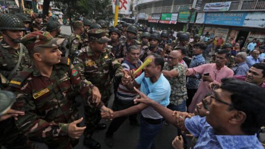 बांग्लादेश में फिर बवाल, हिंदुओं की सुरक्षा को लेकर भारत में उबाल; अमेरिका ने भी उठाए सवाल – India TV Hindi