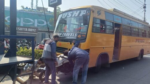 भोपाल में तेज रफ्तार बस ने बाइक को टक्कर मारी, दो युवकों की मौके पर मौत