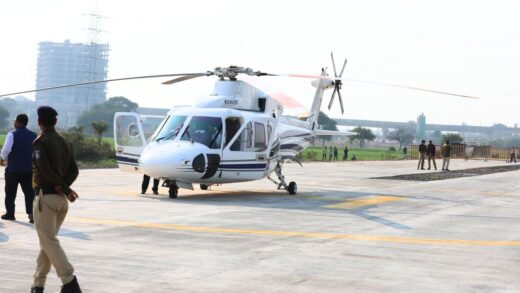 MP News: एमपी में रोड पर उतरा सीएम का हेलीकॉप्टर, चौंक गए लोग | MP News CM helicopter landed on road in indore people were shocked