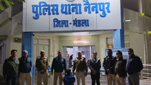 कोर्ट से भागा आरोपी एक साल बाद पड़काया:  पुणे से गिरफ्तार कर मंडला लाई पुलिस, दूसरे की तलाश जारी – Mandla News