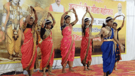 गीता जयंती महोत्सव के तहत सांस्कृतिक कार्यक्रम का आयोजित:  पूर्व मंत्री बोले- गीता की शिक्षाओं को अपनाकर हम विश्व में शांति स्थापित कर सकते हैं – Harda News