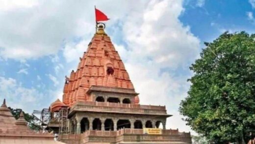 महाकाल मंदिर में दर्शन के नाम पर धोखाधड़ी के मामले में मंदिर प्रशासक गणेश धाकड़ को हटाया गया