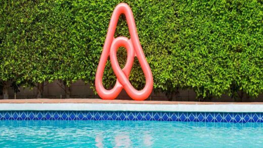 Airbnb ने रूस और बेलारूस में बंद की सर्विस, एक लाख शरणार्थियों को देगी मुफ्त घर