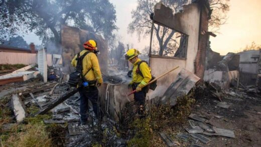 Los Angeles Wildfires: LA में आग मचा रही तबाही… 10 लोग मरे, लूटपाट के बाद लगा कर्फ्यू; पढ़ें अपडेट