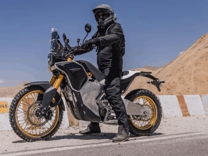 18,380 फीट की ऊंचाई पर हिमालयन इलेक्ट्रिक की टेस्टिंग:  हिमालयन 750 भी लद्दाख में दिखी, 2026 में लॉन्च हो सकती है दोनों बाइक्स