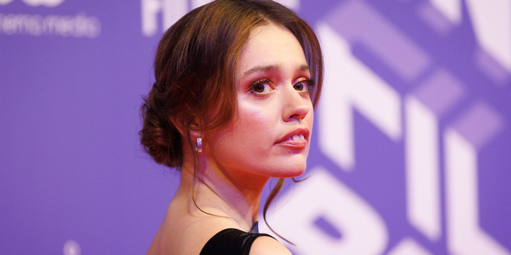 Aimee Lou Wood Reveals the Test Mike White Made 'White Lotus' Cast Take, Addresses Acting While Naked & Reveals Her Crush