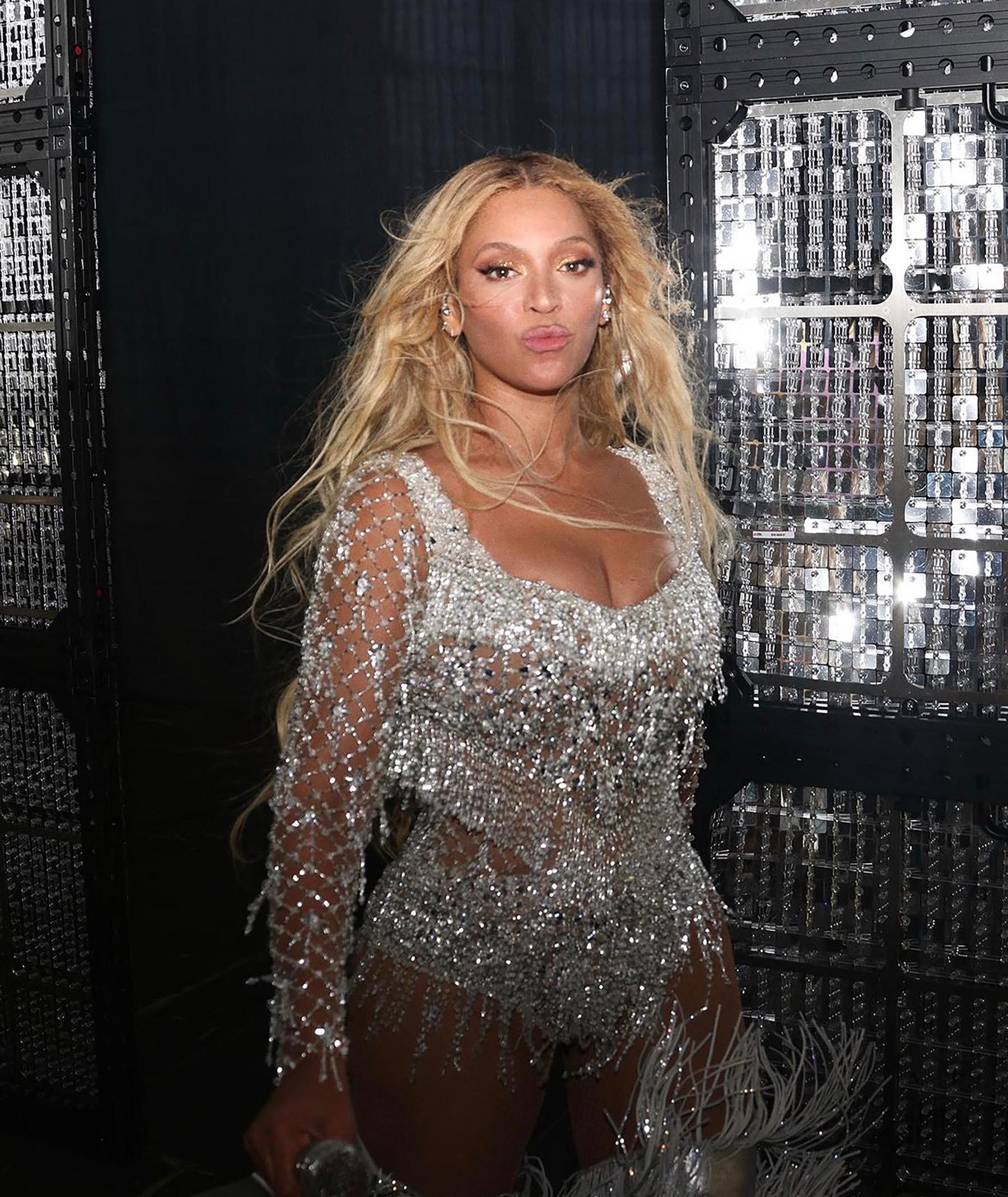 Beyoncé's Pants Drop Mid-Performance But Her Flawless Recovery Stuns London Crowd