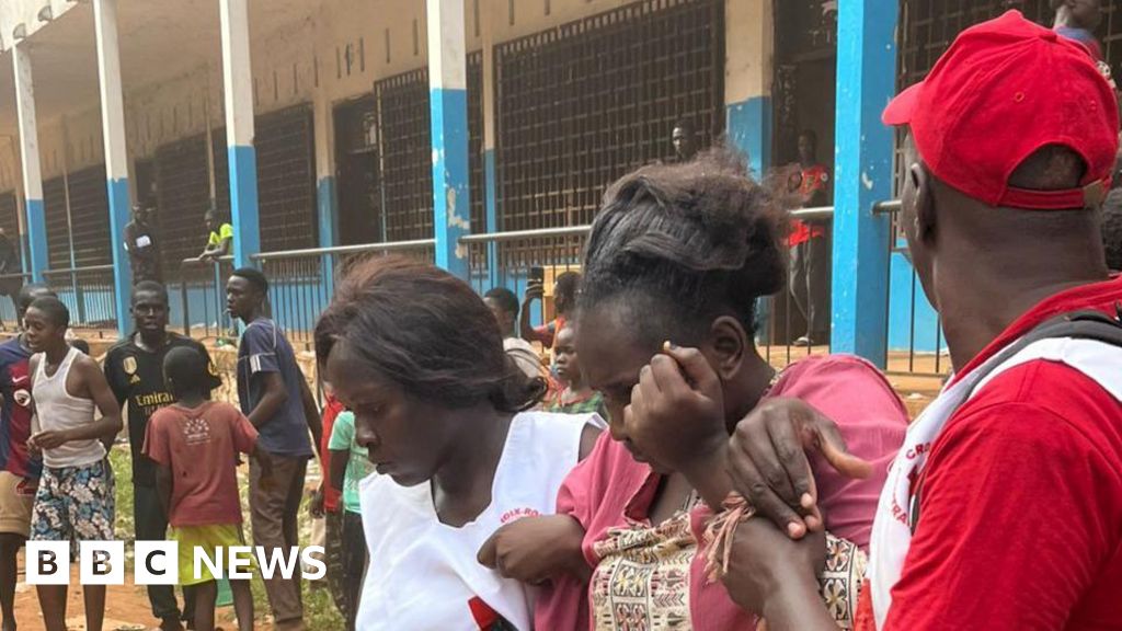 Central African Republic exam crush: Panic following blast kills 29 pupils in Bangui