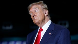 Chris Cuomo Predicts Trump Will Sue Elon Musk for Defamation – and ‘I Think He Wins’ | Video