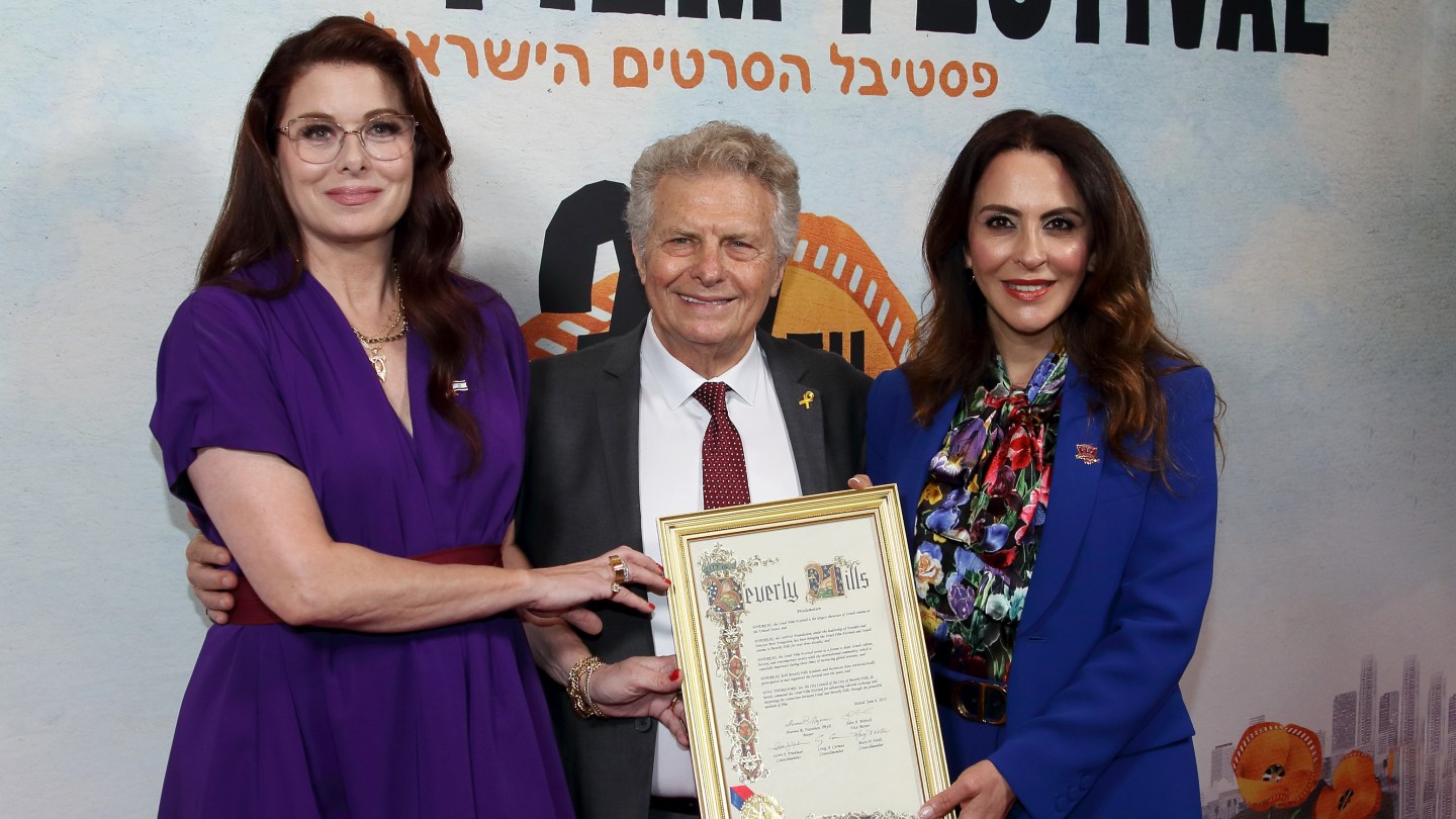 Debra Messing Honored at Israel Film Festival Luncheon: “Let’s Support Artists Who Dare to Tell the Truth”