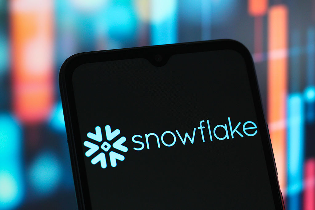 Snowflake to acquire database startup Crunchy Data | TechCrunch