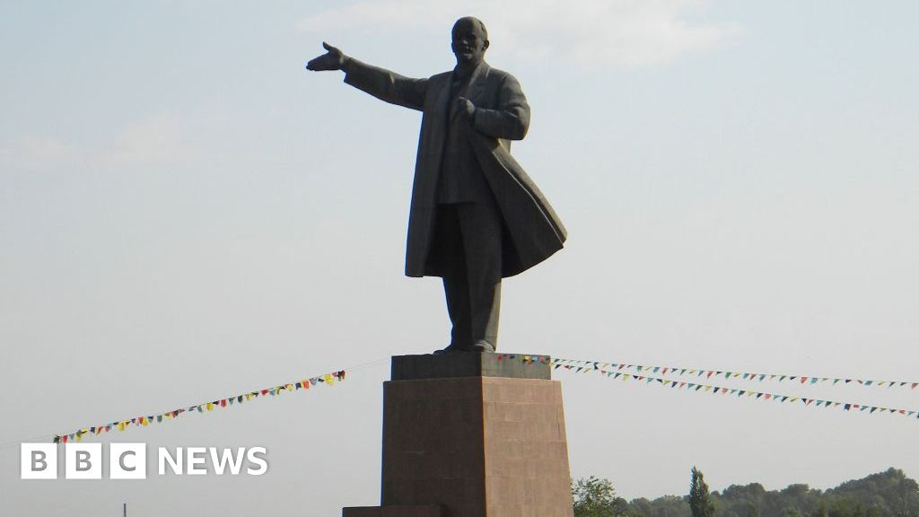 Kyrgyzstan takes down Central Asia’s tallest Lenin statue