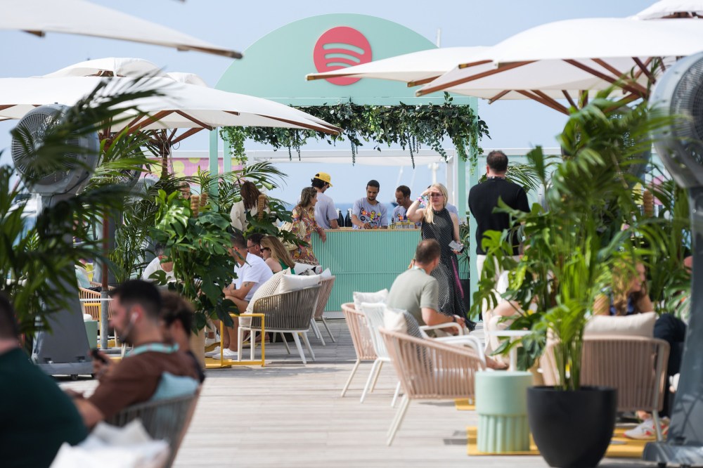 Madison Avenue Braces for the AI Apocalypse