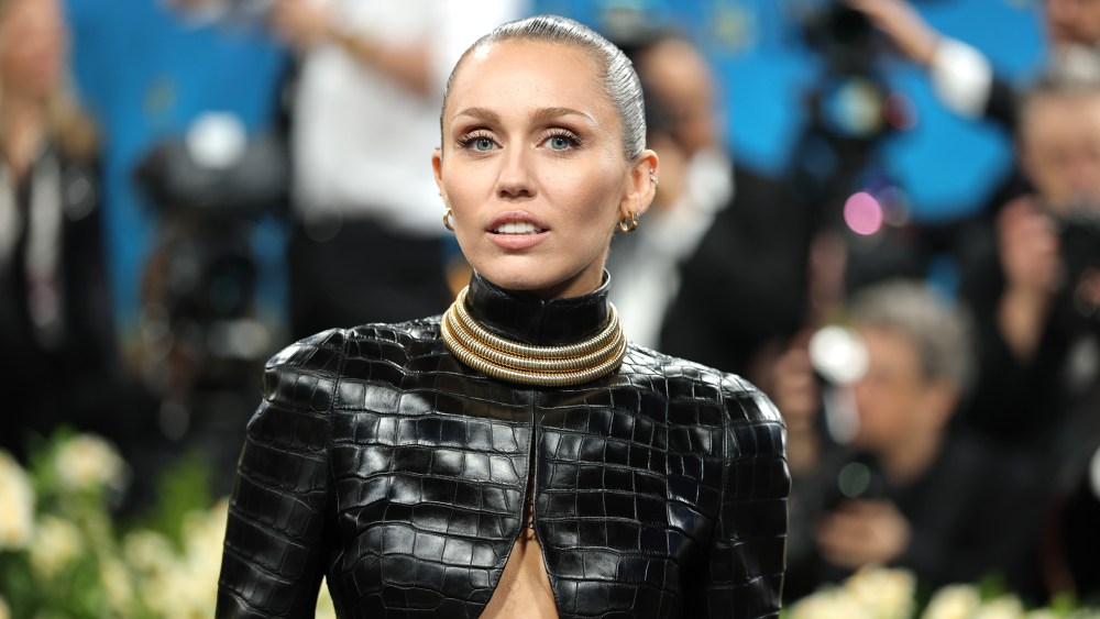 Miley Cyrus Pressured to Sing at ‘Something Beautiful’ Premiere By Disgruntled Fans Who ‘Thought This Was a Concert’: ‘We Paid 0’