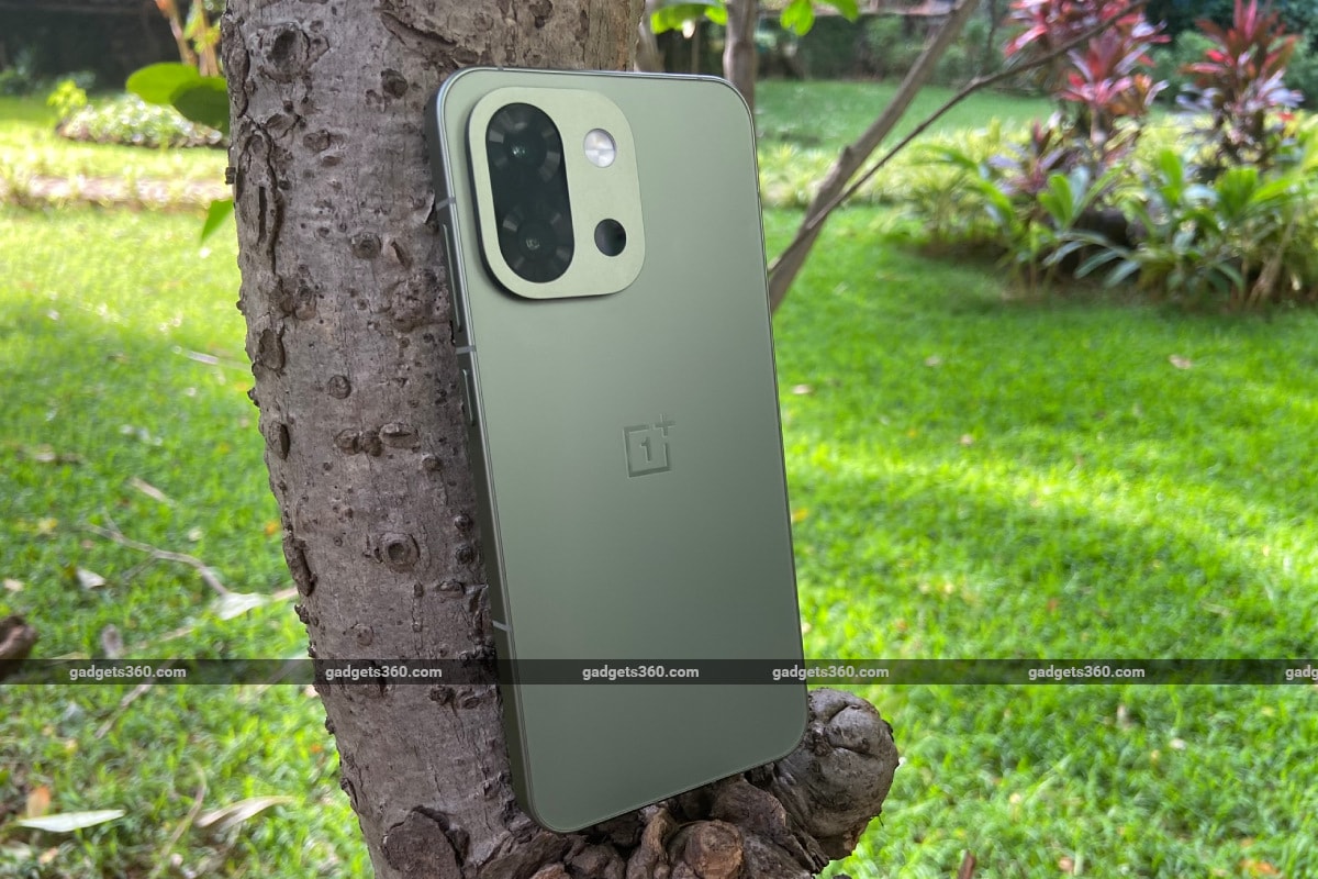 OnePlus 13s के लिए पहले अपडेट में जुड़े Gemini AI, विंडोज PC रिमोट एक्सेस के फीचर्स  