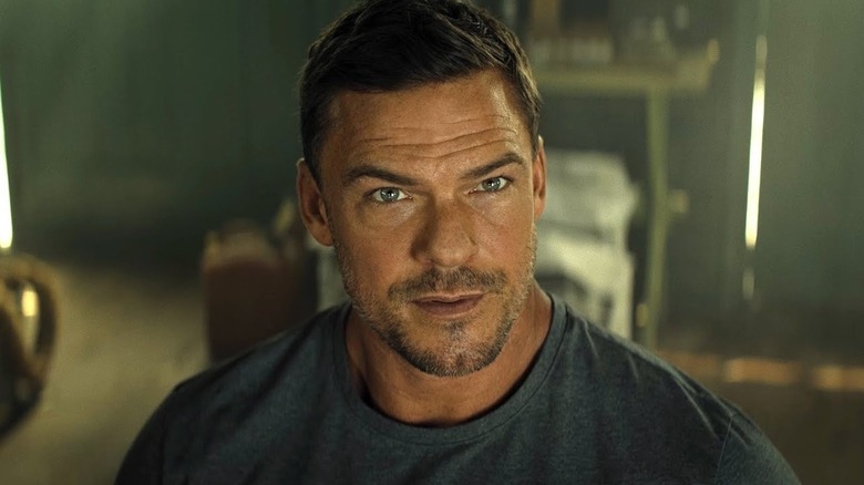 Reacher's Alan Ritchson Feels Movie Sets Can't Work Without This Unsung Hero