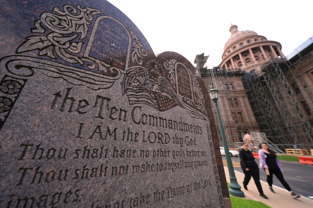 Texas Governor Signs Ten Commandments Law; Appeals Court Rejects Louisiana Statute
