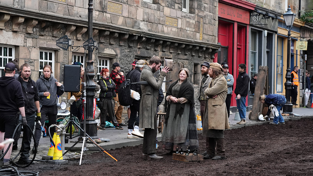 The 13 Commandments of Being a Background Actor