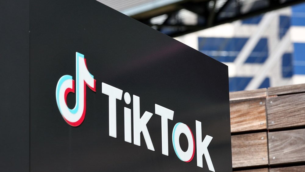Trump Is ‘Flouting the Law’ in Delaying Enforcement of TikTok Ban, Top Senate Democrat Says