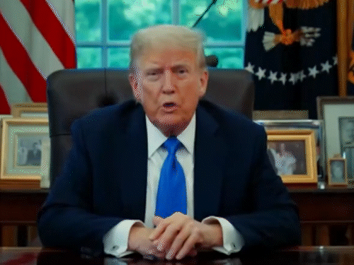 अमेरिका में 12 देशों की नागरिकों की एंट्री बैन:  ट्रम्प बोले- खतरनाक लोगों से देश को बचा रहे, 7 और देशों पर आंशिक रोक लगाई