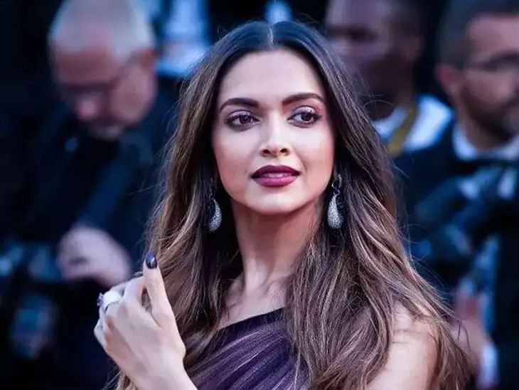 अल्लू अर्जुन की हीरोइन बनेंगी दीपिका पादुकोण:  ‘कल्कि 2’ से बाहर होने की खबरें झूठी; ‘स्पिरिट’ को लेकर हुआ था वांगा से विवाद