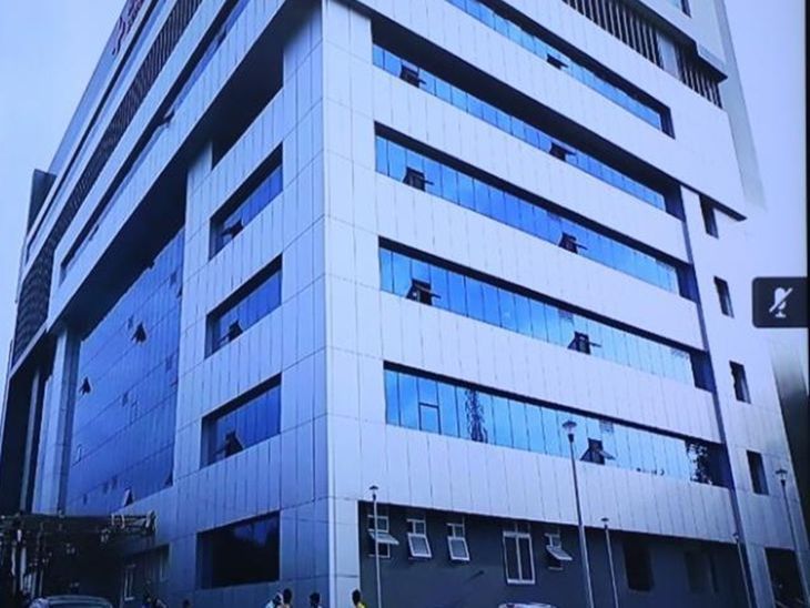 आउटसोर्स स्टाफ हटाने से बिगड़ी स्वास्थ्य सेवाएं:  सुपर स्पेशलिटी में ऑपरेशन ठप, एमटीएच में ड्राइवर नहीं, डीन बोले- जल्द सुधार लाएंगे – Indore News