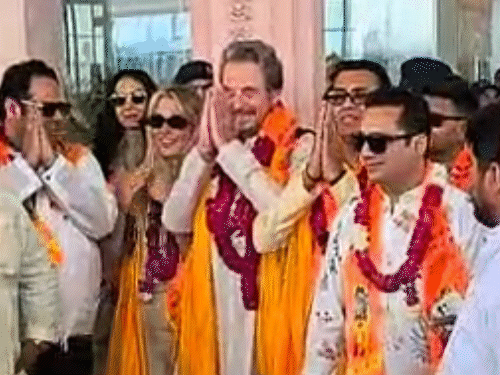 इलॉन मस्क के पिता कुर्ता-पायजामा में अयोध्या पहुंचे:  हाथ जोड़कर नमस्कार किया; बेटी भी साथ; रामलला-हनुमानगढ़ी के दर्शन किए – Ayodhya News