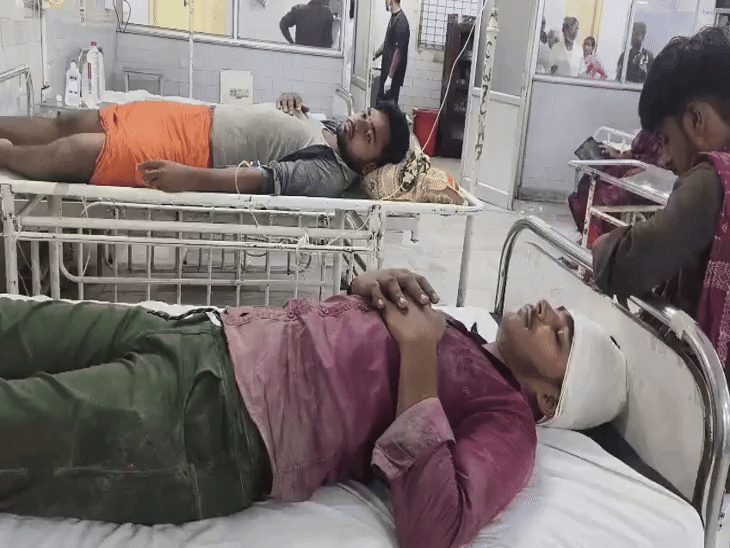 जमीनी विवाद में पेशाबकांड की भ्रामक खबर फैली:  रीवा में लाठी-डंडे से मारपीट में दो घायल; सड़क पर मिट्टी डालने की बात पर भिड़े – Rewa News