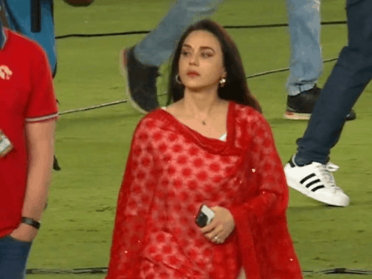 पंजाब की हार के बाद प्रीति जिंटा दिखीं मायूस:  मैदान में चेहरे से छलके इमोशन्स, यूजर बोले- फिर से दिल टूट गया