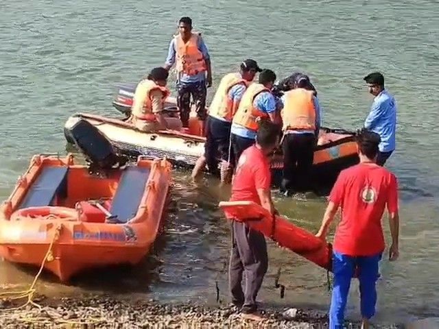 बांग्ला घाट पर SDRF-होमगार्ड ने की मॉक ड्रिल:  विदिशा में बाढ़ से निपटने की तैयारी; तीन तरह के रेस्क्यू का प्रदर्शन – Vidisha News