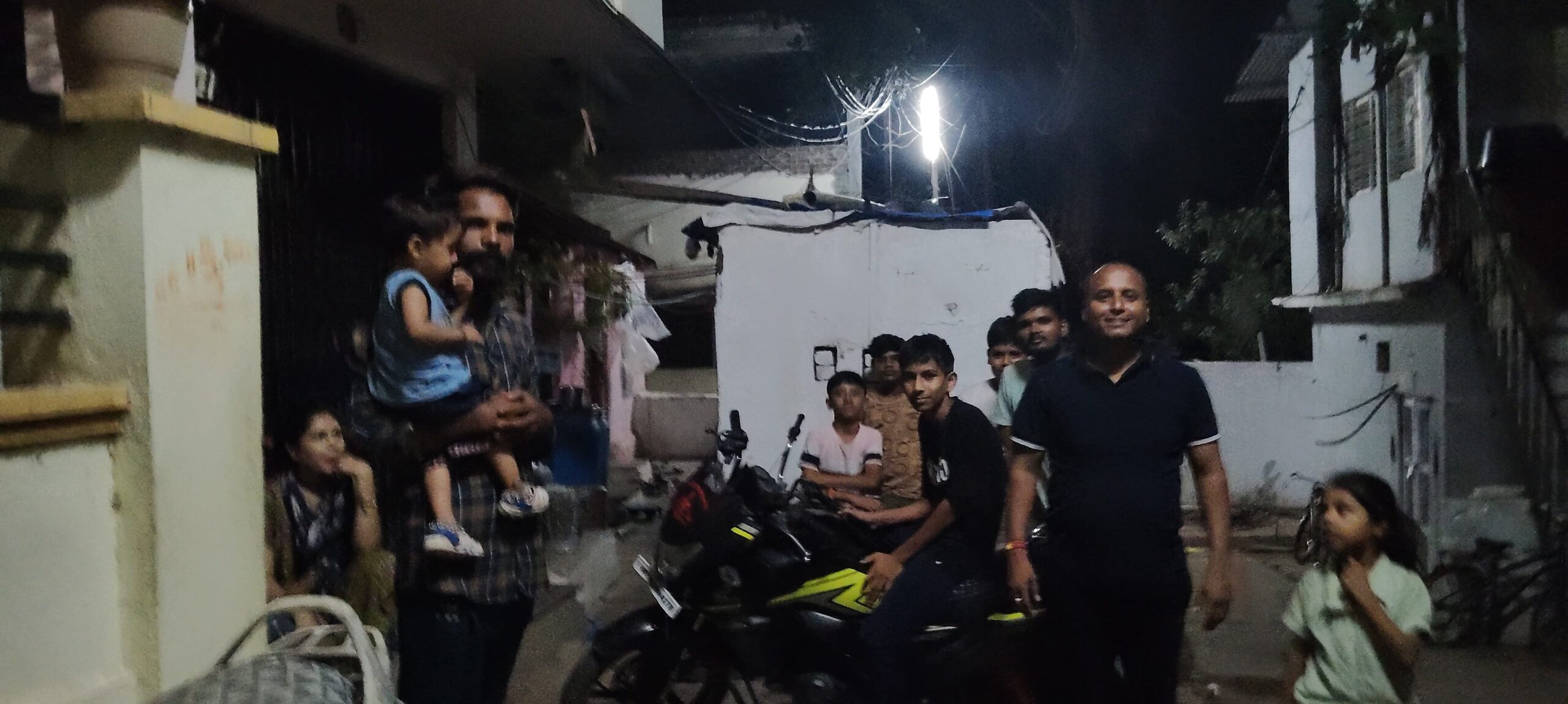 बुरहानपुर में भूकंप से कांपी धरती,दहशत में घरों से बाहर निकले लोग | Earthquake shook the earth in Burhanpur, people came out of their houses in panic