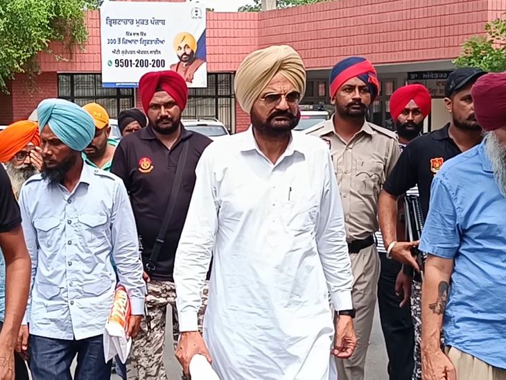 मूसेवाला की डॉक्यूमेंट्री पर विवाद:  पिता ने DGP महाराष्ट्र से की शिकायत, प्रसारण पर रोक की मांग – Mansa News