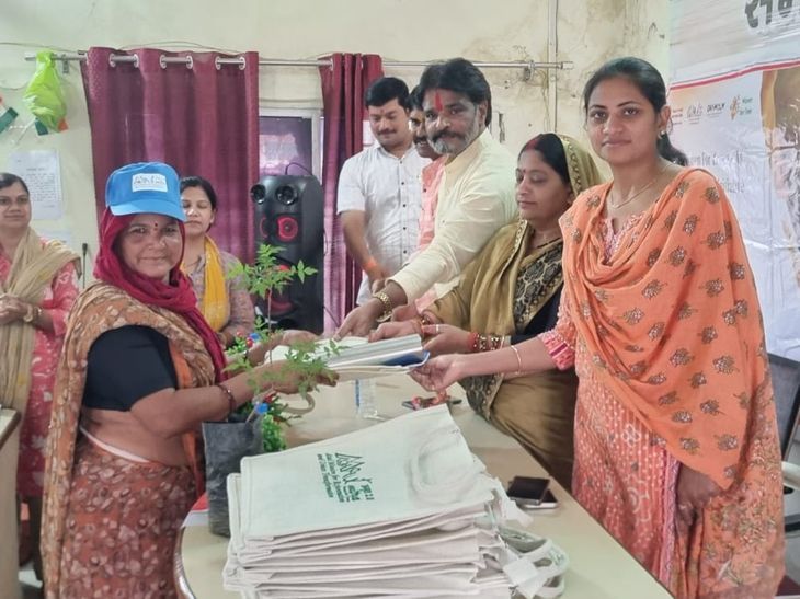 रायसेन में महिलाएं 15 स्थानों पर 1500 पौधे लगाएंगी:  दो साल तक करेंगी देखभाल, वूमेन फॉर ट्री अभियान के तहत किट दी गई – Raisen News