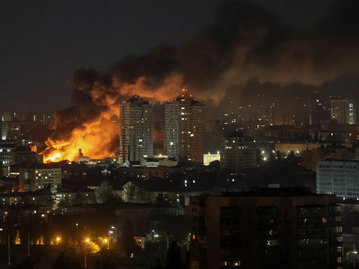 रूस का यूक्रेन पर जवाबी हमला:  कई मिसाइल-ड्रोन दागीं, 4 की मौत, 20 घायल; पुतिन ने ट्रम्प से कहा था- बदला जरूर लूंगा