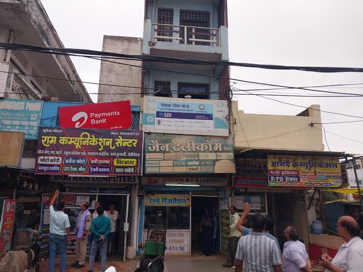 शिवपुरी में टेलीकॉम दुकान से डेढ़ लाख रूपए की चोरी:  दूसरी मंजिल की खिड़की तोड़कर घुसे चोर; CCTV बंद थे – Shivpuri News