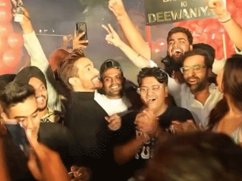 हर्षवर्धन राणे की फिल्म के सेट पर हुआ हादसा:  हीलियम गुब्बारे फटने से अफरा-तफरी मची, एक्टर ने कहा- शुक्र है सभी सुरक्षित हैं