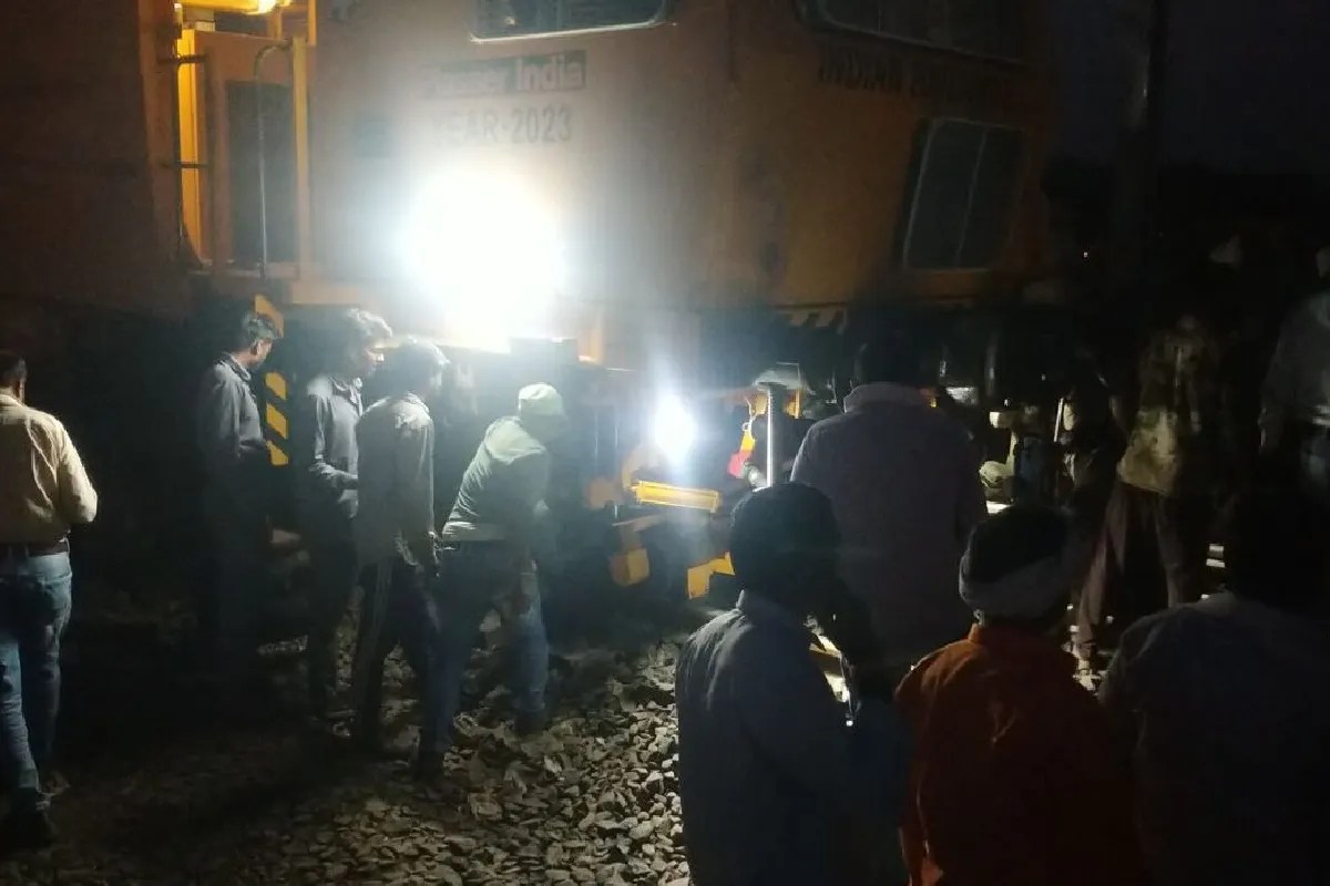 Big News: MP में पटरी से उतरी ‘ट्रेन’, 180 किमी ट्रैक हुआ बंद, घंटों खड़ी रही पैसेंजर ट्रेनें