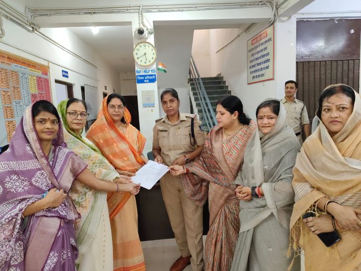 पन्ना भाजपा नेत्री ने सोशल मीडिया यूजर पर FIR कराई:  बोलीं- पोस्ट में अमित शाह के लिए अश्लील शब्दों का इस्तेमाल किया था – Panna News