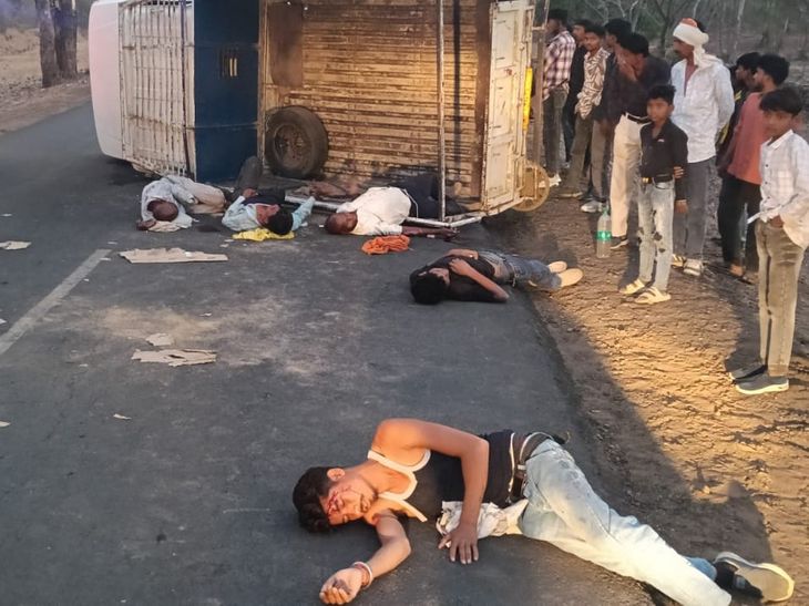 शहडोल में बरातियों से भरी पिकअप पलटी:  एक की मौत, 3 गंभीर घायल; ग्रामीणों ने घायलों को अस्पताल पहुंचाया – Shahdol News