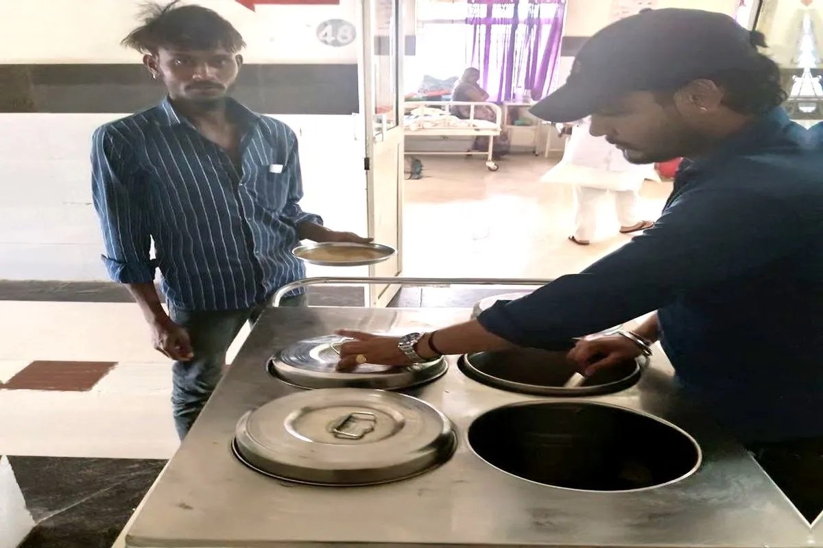 शासकीय अस्पताल में मरीजों की थाली से सब्जी-सलाद गायब